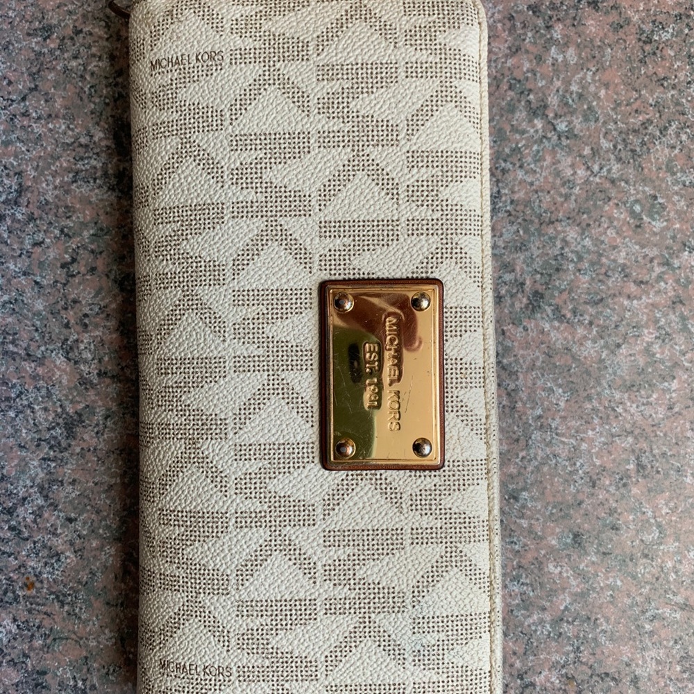 Michael kors wallet